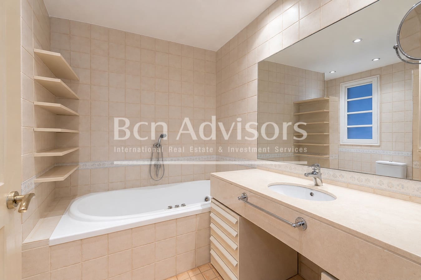 6 bedroom Apartment for sale in Barcelona city - € 1,650,000 (Ref: 9952298)