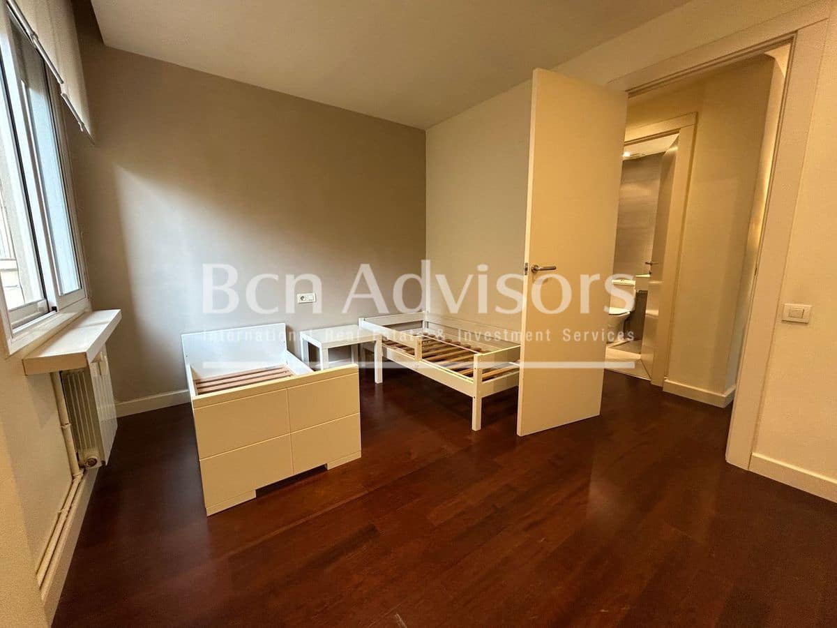 3 slaapkamer Appartement te koop in Barcelona stad - € 715.000 (Ref: 9974984)
