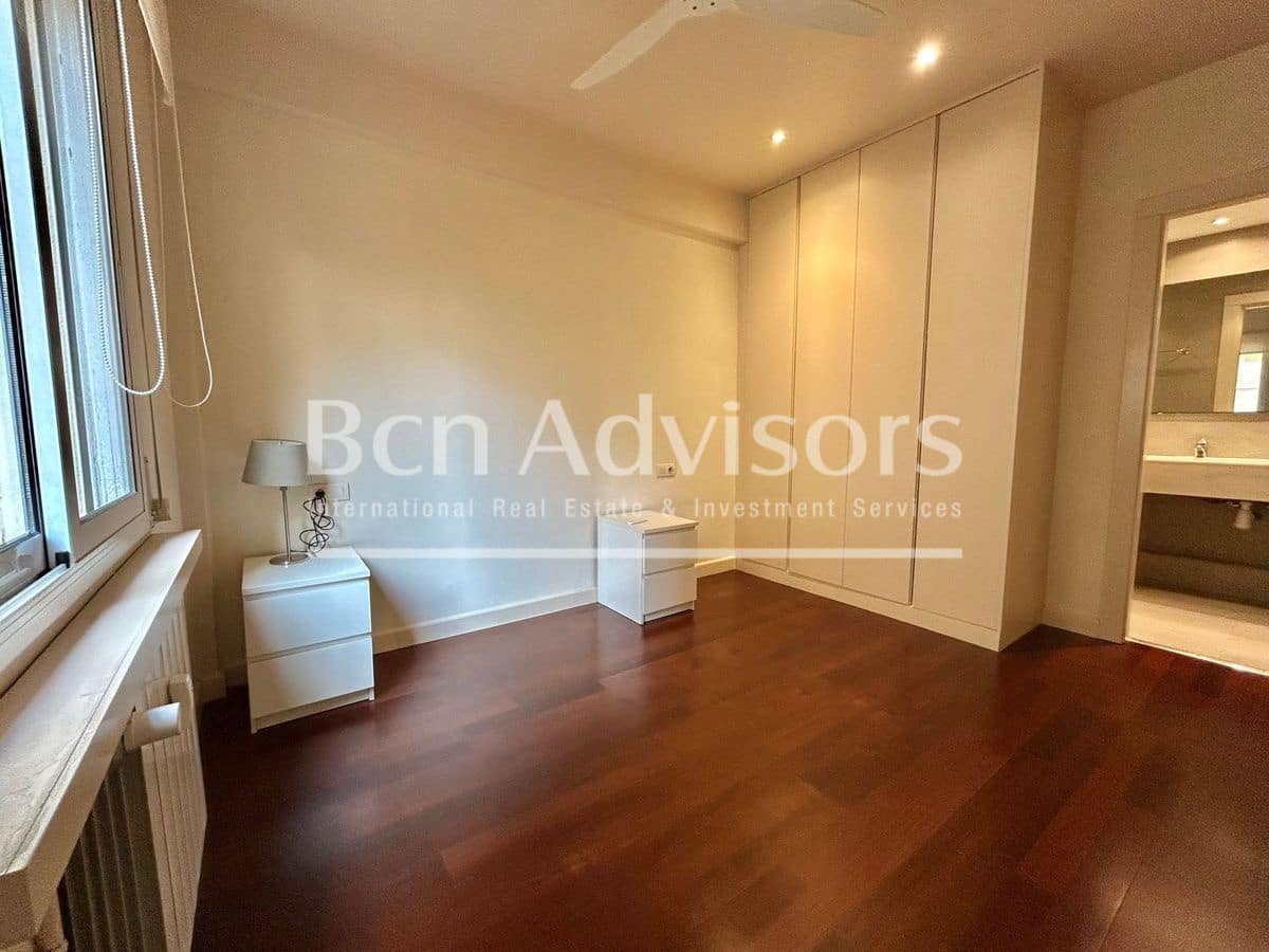 3 slaapkamer Appartement te koop in Barcelona stad - € 715.000 (Ref: 9974984)