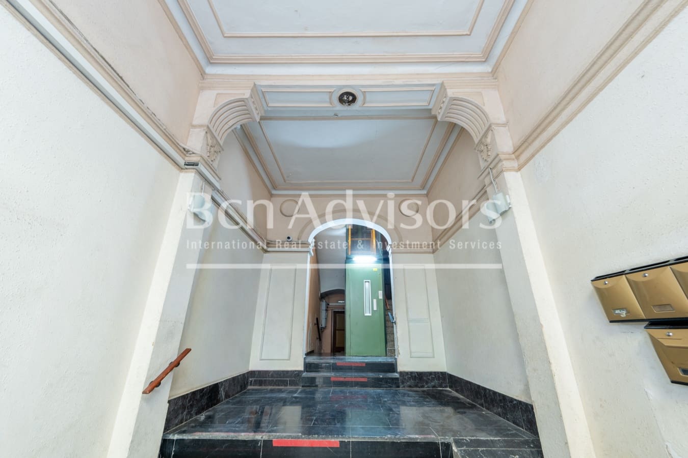 Apartamento de 4 habitaciones en Barcelona ciudad en venta - 700.000 € (Ref: 9996755)