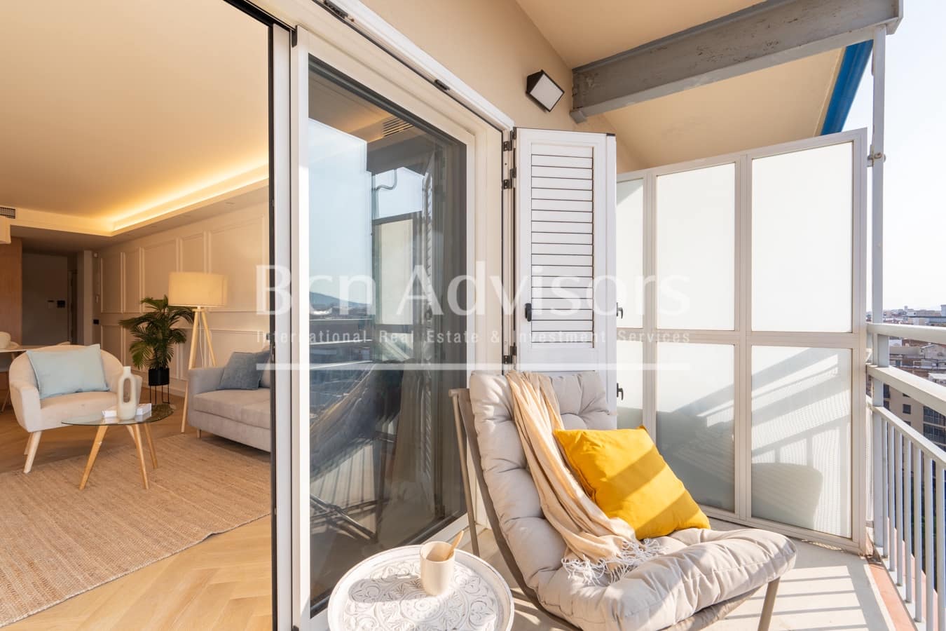 Apartamento de 3 habitaciones en Barcelona ciudad en venta con garaje - 949.000 € (Ref: 9996756)