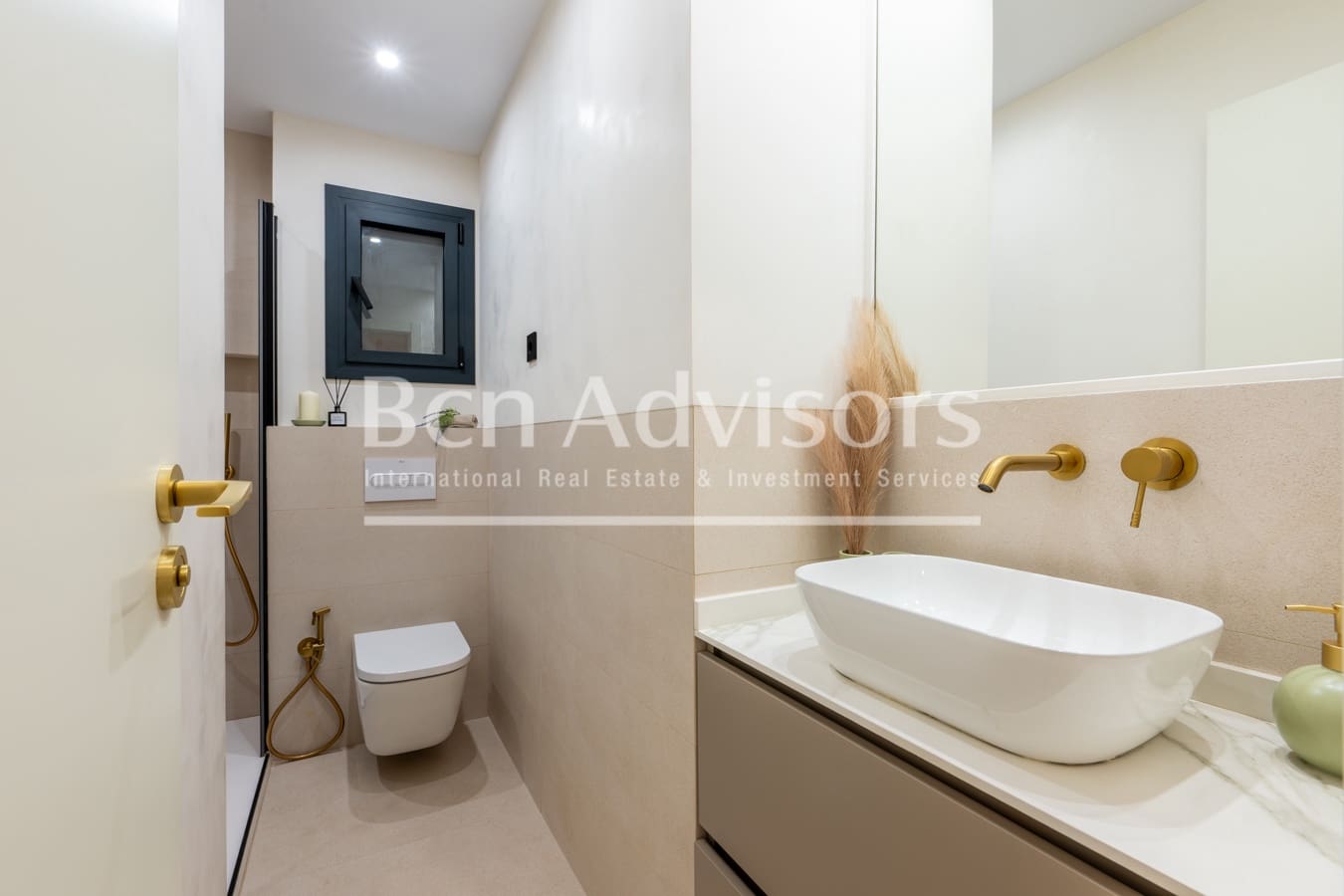 Apartamento de 3 habitaciones en Barcelona ciudad en venta con garaje - 949.000 € (Ref: 9996756)