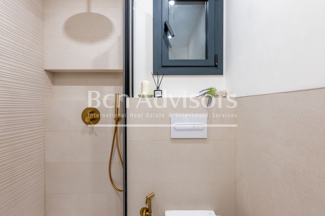 Apartamento de 3 habitaciones en Barcelona ciudad en venta con garaje - 949.000 € (Ref: 9996756)