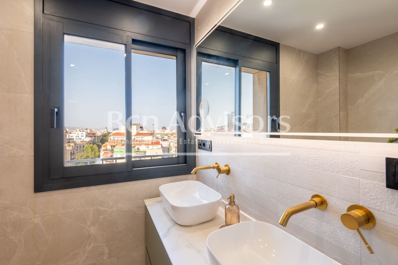 Apartamento de 3 habitaciones en Barcelona ciudad en venta con garaje - 949.000 € (Ref: 9996756)