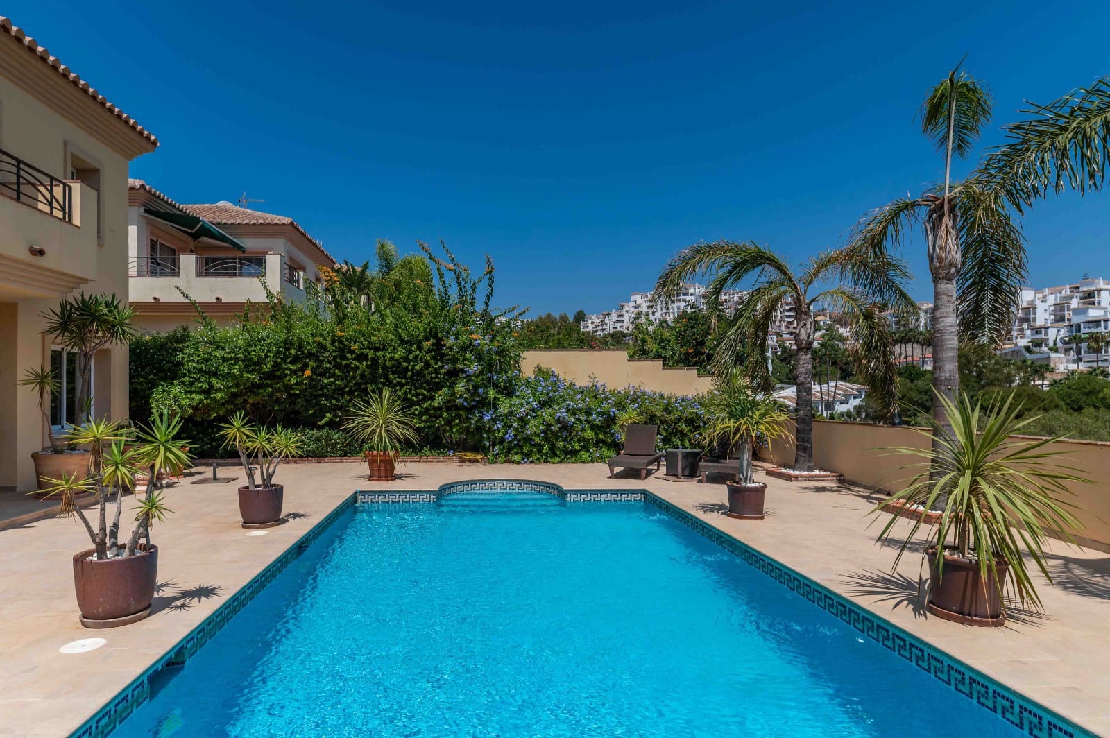 Chalet de 3 habitaciones en Calahonda en venta con piscina garaje - 1.250.000 € (Ref: 10009703)