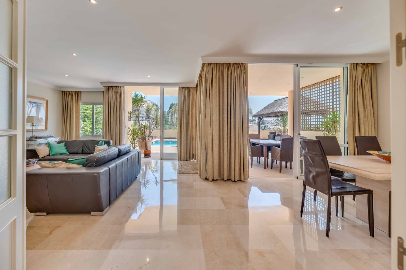 Chalet de 3 habitaciones en Calahonda en venta con piscina garaje - 1.250.000 € (Ref: 10009703)