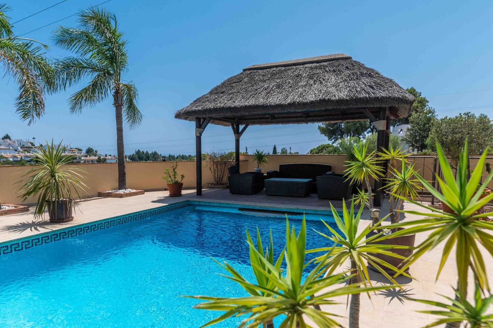 Chalet de 3 habitaciones en Calahonda en venta con piscina garaje - 1.250.000 € (Ref: 10009703)