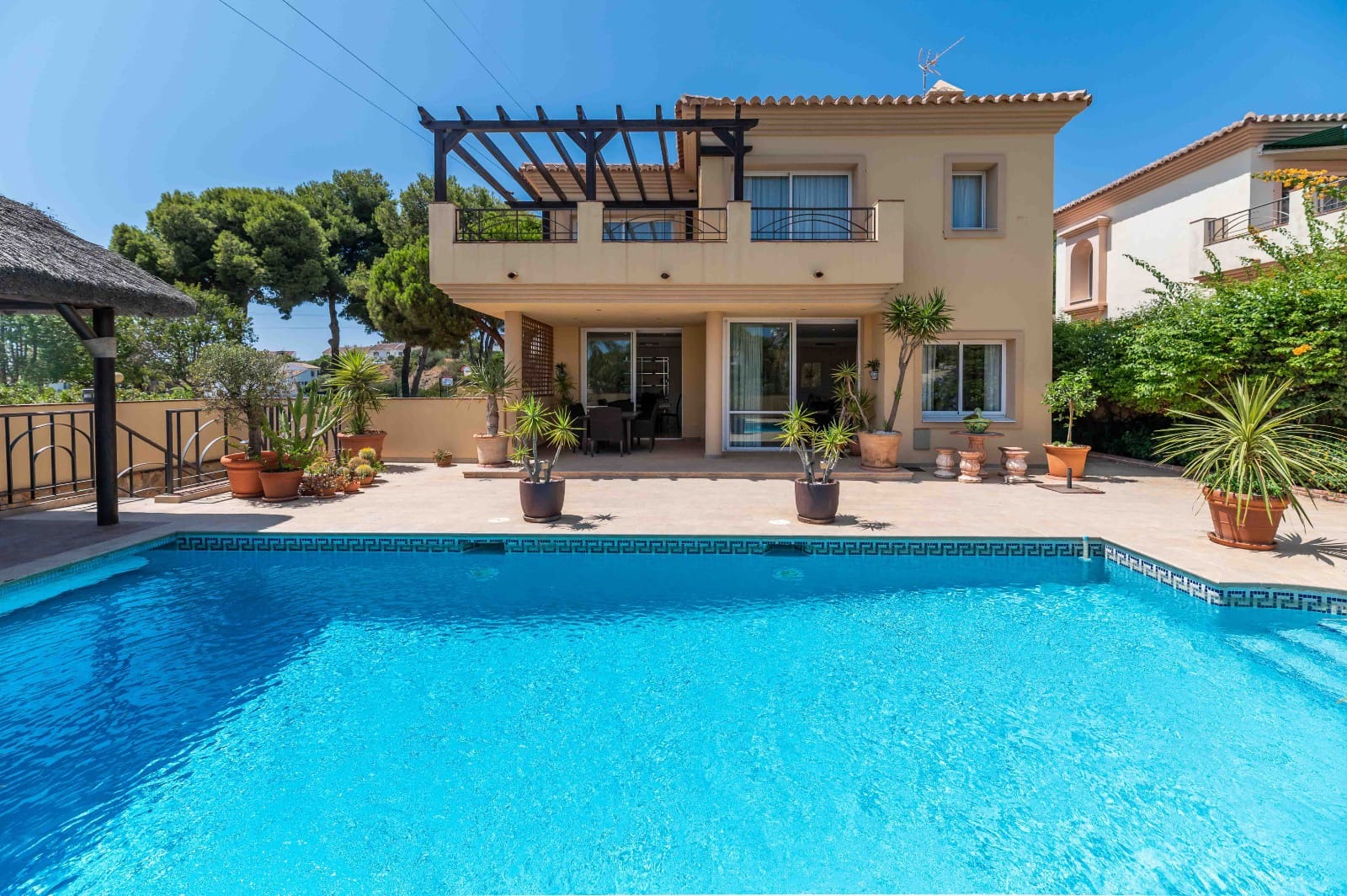 Chalet de 3 habitaciones en Calahonda en venta con piscina garaje - 1.250.000 € (Ref: 10009703)