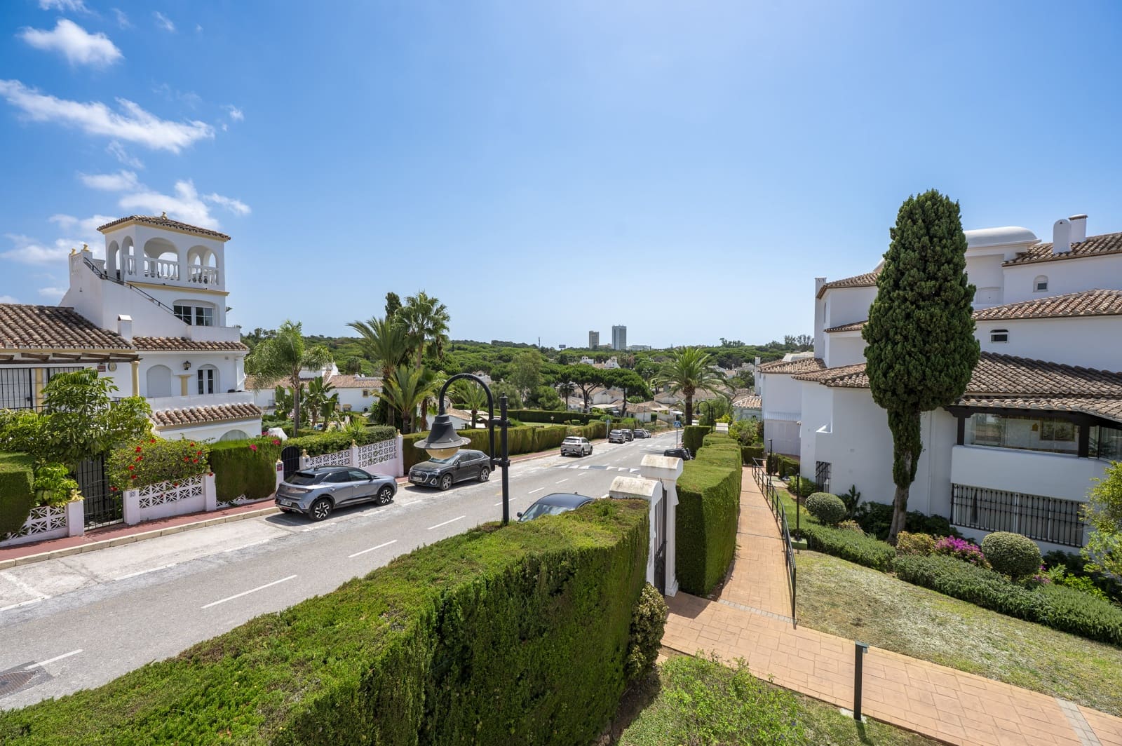 Apartamento de 2 habitaciones en Elviria en venta con piscina - 480.000 € (Ref: 10021183)