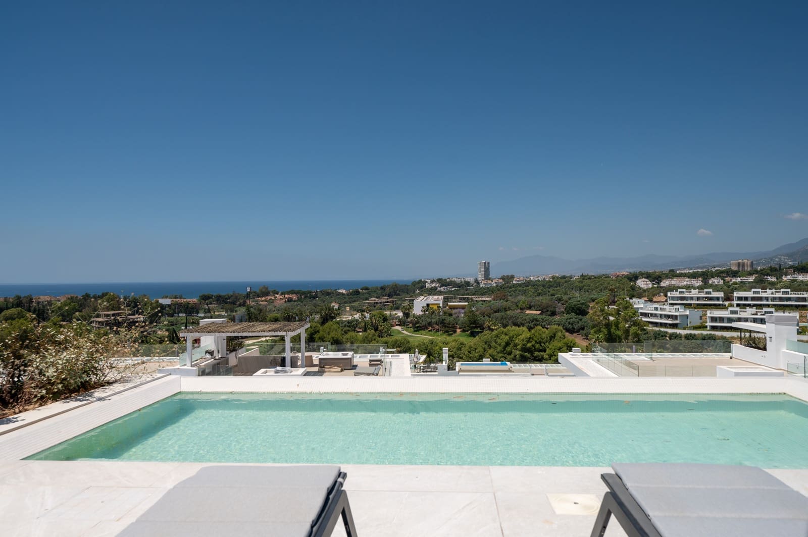4 makuuhuone Kattohuoneisto myytävänä paikassa Marbella mukana uima-altaan 
autotalli - 2 950 000 € (Ref: 10031143)