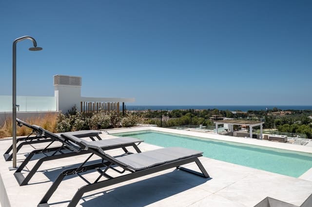 4 makuuhuone Kattohuoneisto myytävänä paikassa Bahía de Marbella, Marbella mukana uima-altaan 
autotalli - 2 950 000 € (Ref: 10031143)