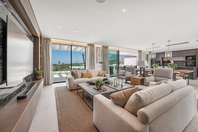 4 makuuhuone Kattohuoneisto myytävänä paikassa Bahía de Marbella, Marbella mukana uima-altaan 
autotalli - 2 950 000 € (Ref: 10031143)