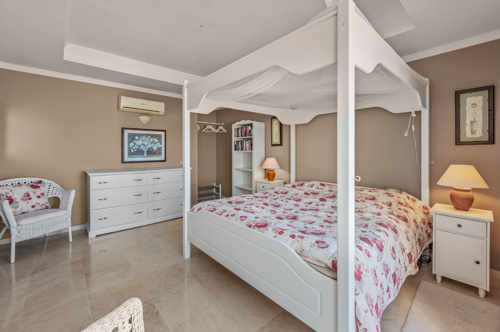 3 slaapkamer Penthouse te koop in Elviria met zwembad garage - € 960.000 (Ref: 10100994)