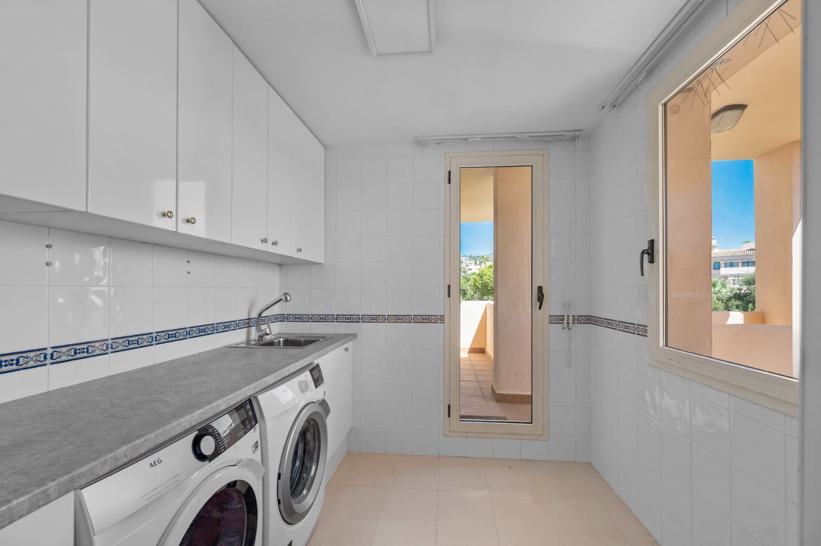 3 slaapkamer Penthouse te koop in Elviria met zwembad garage - € 960.000 (Ref: 10100994)