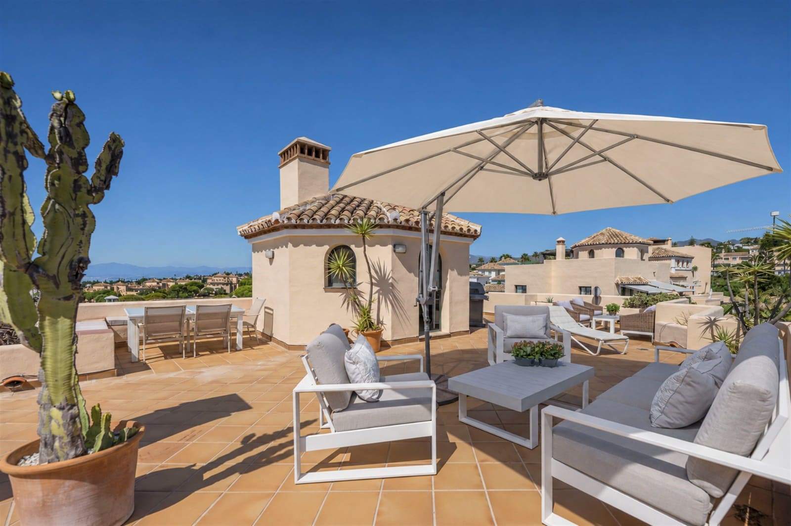 3 slaapkamer Penthouse te koop in Elviria met zwembad garage - € 960.000 (Ref: 10100994)