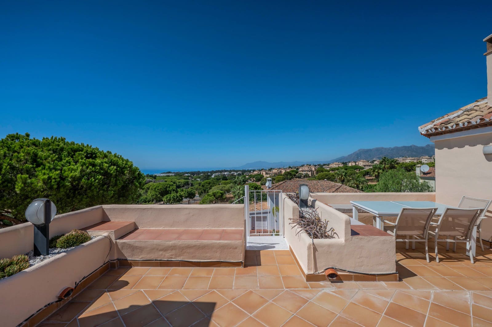 3 slaapkamer Penthouse te koop in Elviria met zwembad garage - € 960.000 (Ref: 10100994)