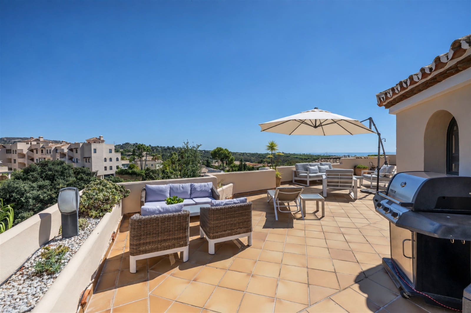 3 slaapkamer Penthouse te koop in Elviria met zwembad garage - € 960.000 (Ref: 10100994)