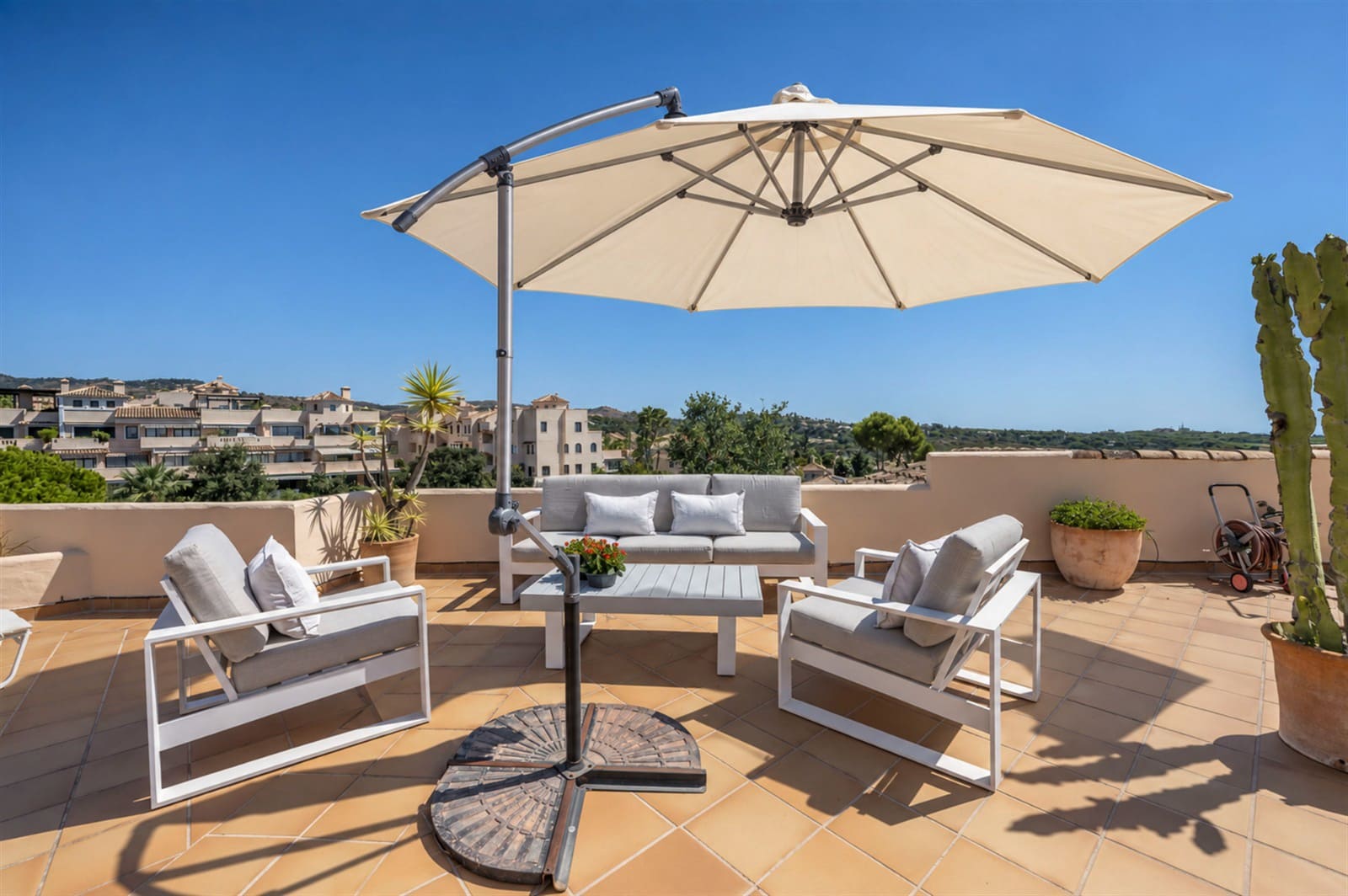 3 slaapkamer Penthouse te koop in Elviria met zwembad garage - € 960.000 (Ref: 10100994)
