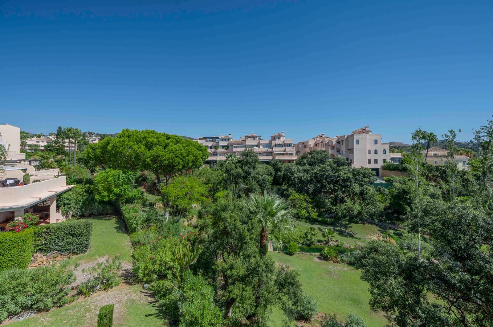 3 slaapkamer Penthouse te koop in Elviria met zwembad garage - € 960.000 (Ref: 10100994)