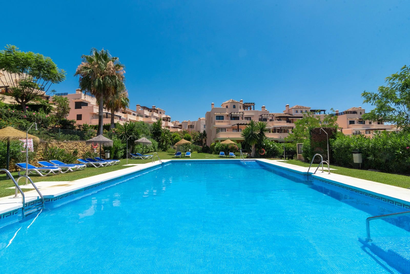 3 slaapkamer Penthouse te koop in Elviria met zwembad garage - € 960.000 (Ref: 10100994)