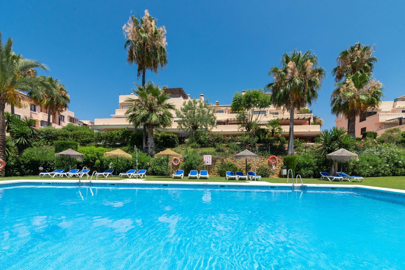 3 slaapkamer Penthouse te koop in Elviria met zwembad garage - € 960.000 (Ref: 10100994)