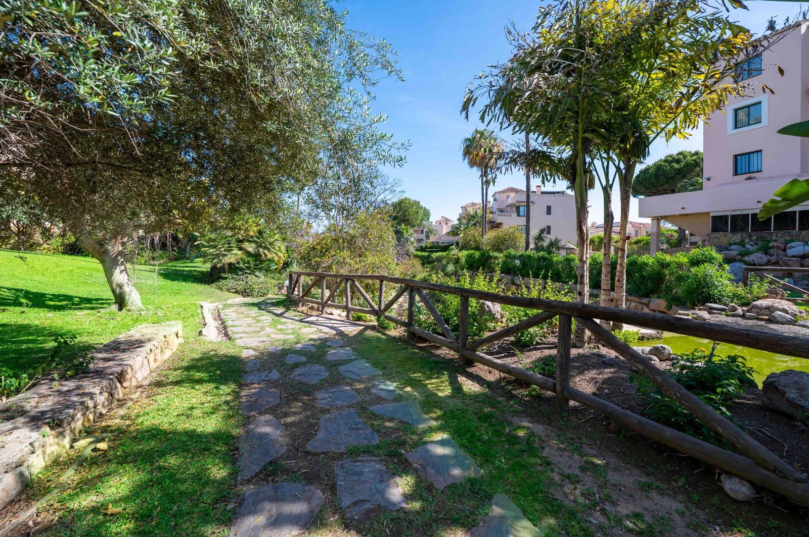 3 slaapkamer Penthouse te koop in Elviria met zwembad garage - € 960.000 (Ref: 10100994)