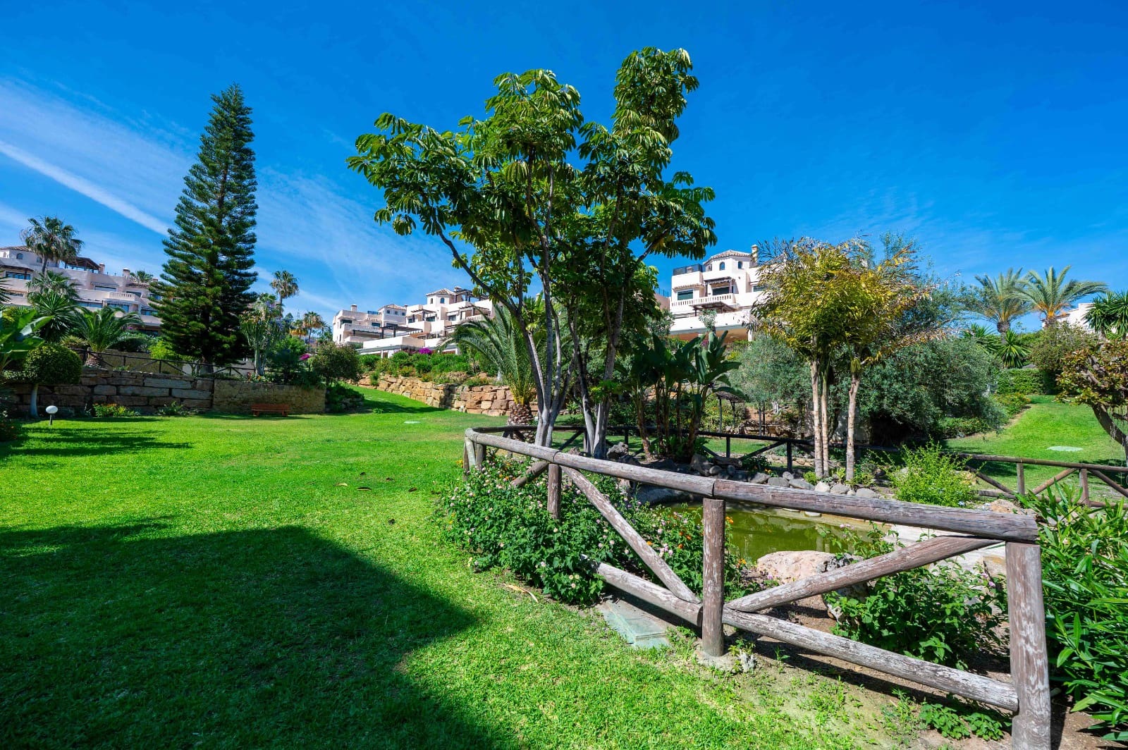 3 slaapkamer Penthouse te koop in Elviria met zwembad garage - € 960.000 (Ref: 10100994)