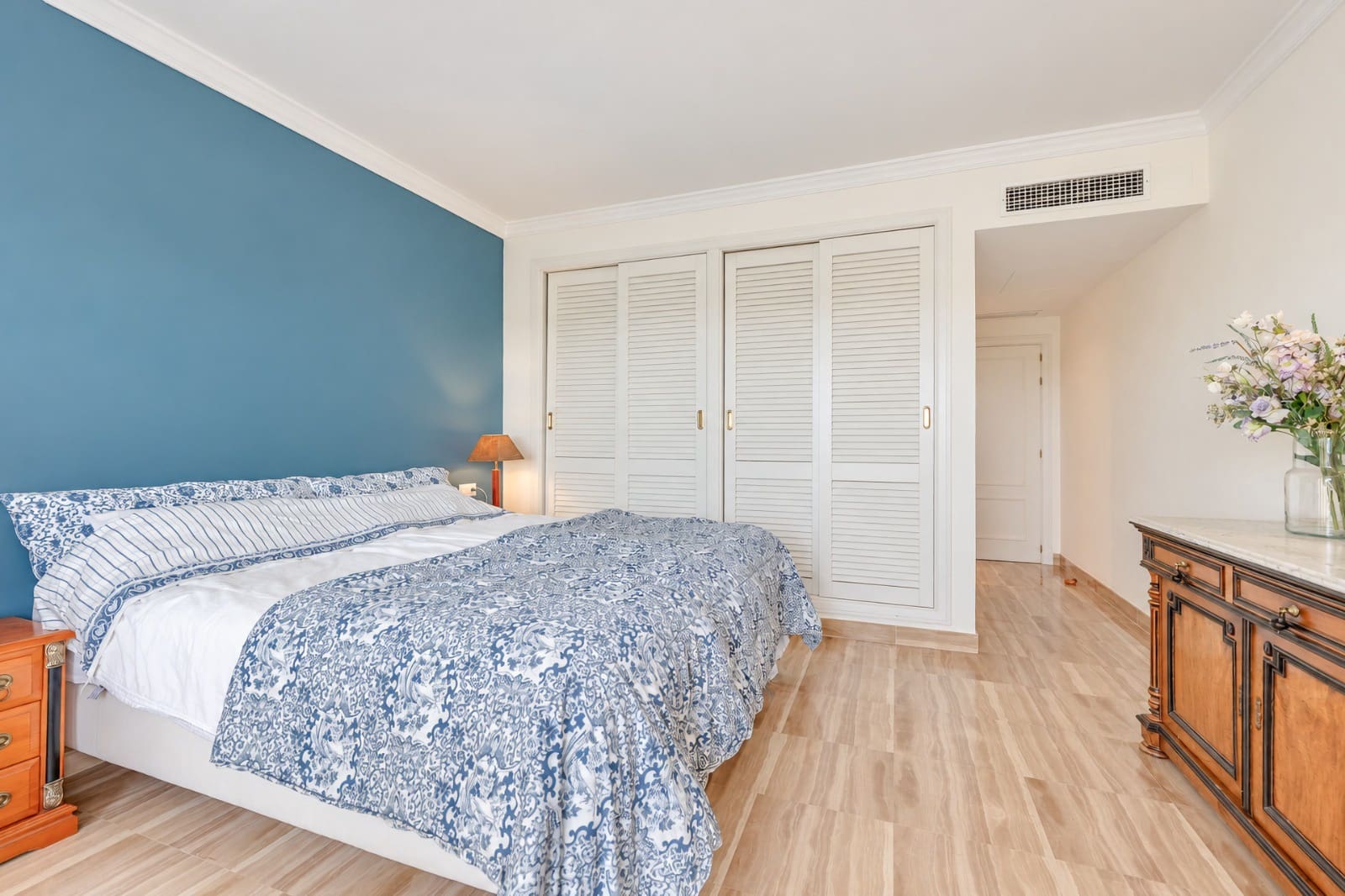 3 sypialnia Apartament na sprzedaż w Elviria z basenem garażem - 899 000 € (Ref: 10179594)