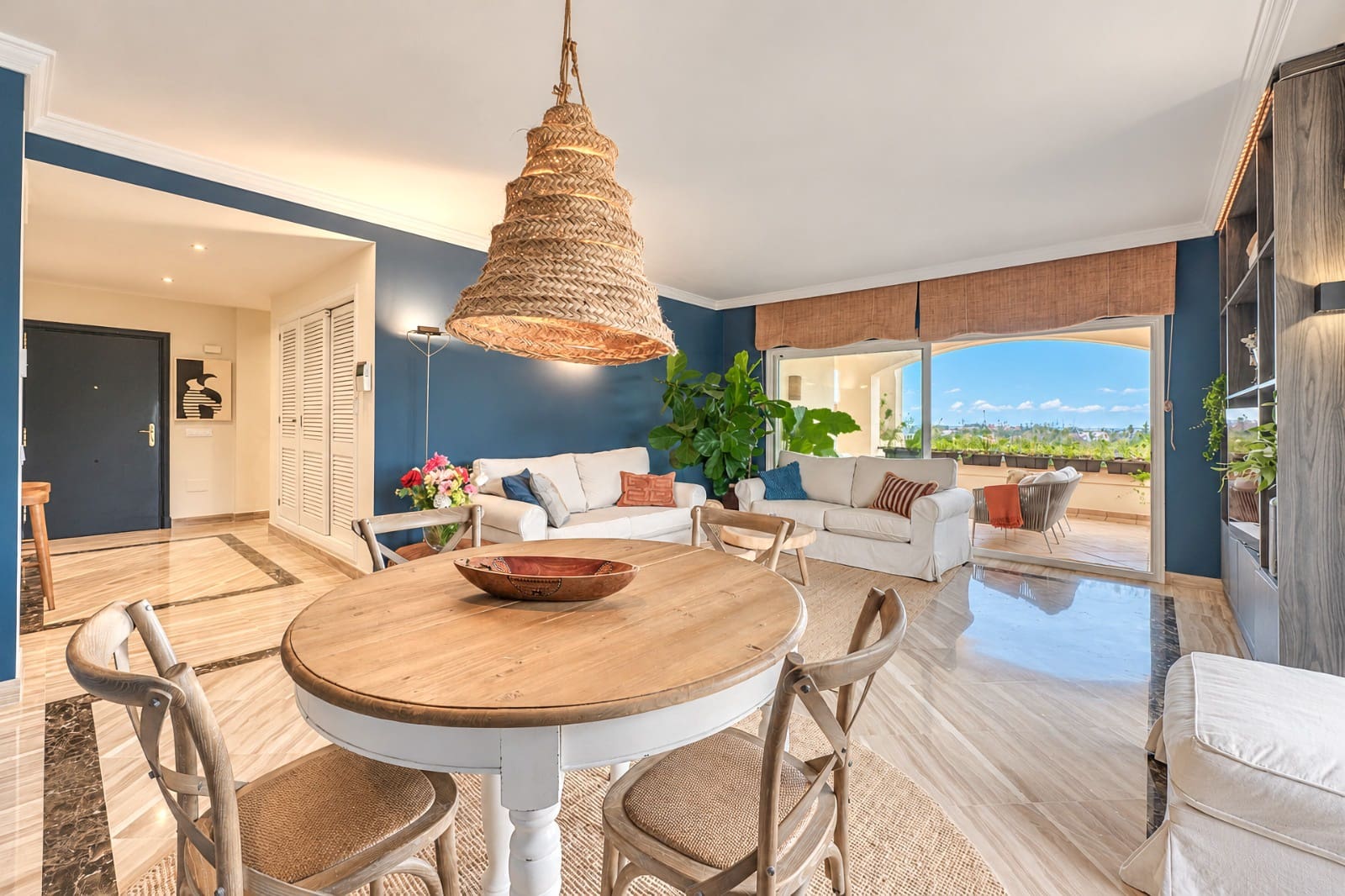 3 sypialnia Apartament na sprzedaż w Elviria z basenem garażem - 899 000 € (Ref: 10179594)