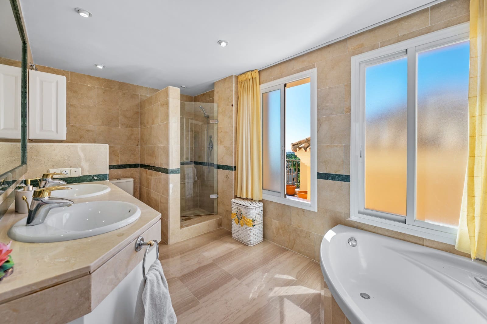 4 chambre Penthouse à vendre à Elviria avec piscine garage - 1 395 000 € (Ref: 10181649)