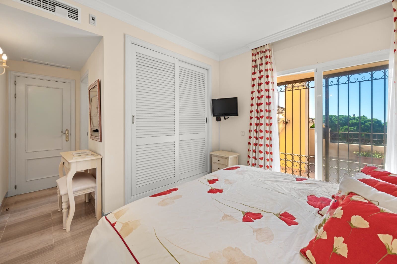 4 chambre Penthouse à vendre à Elviria avec piscine garage - 1 395 000 € (Ref: 10181649)