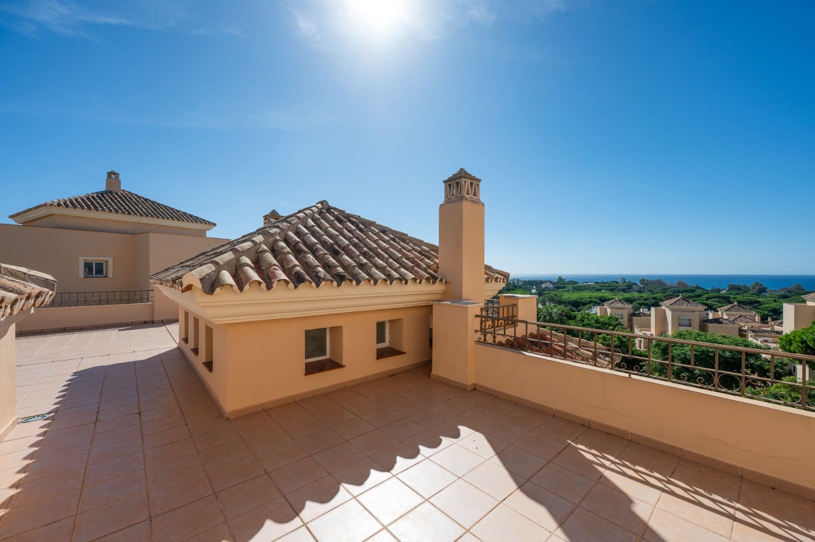 4 chambre Penthouse à vendre à Elviria avec piscine garage - 1 395 000 € (Ref: 10181649)