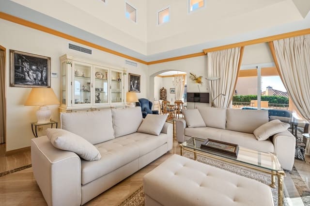 4 chambre Penthouse à vendre à Elviria, Marbella avec piscine garage - 1 395 000 € (Ref: 10181649)