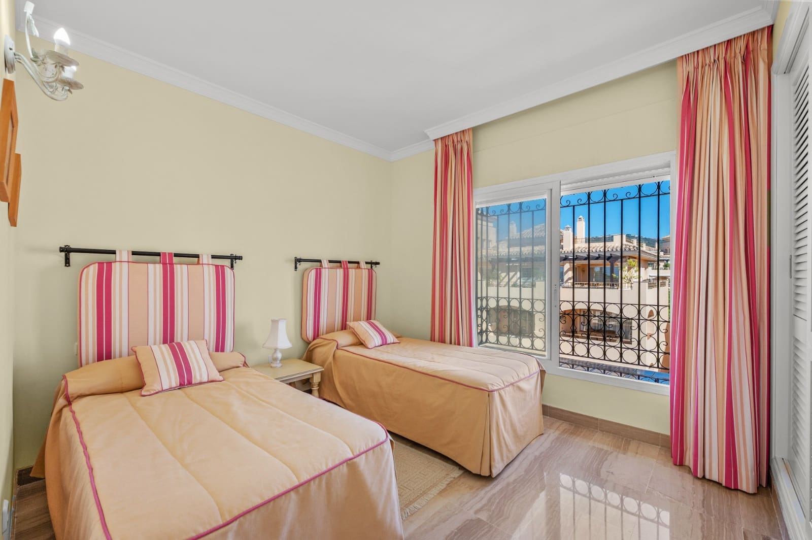 4 chambre Penthouse à vendre à Elviria avec piscine garage - 1 395 000 € (Ref: 10181649)