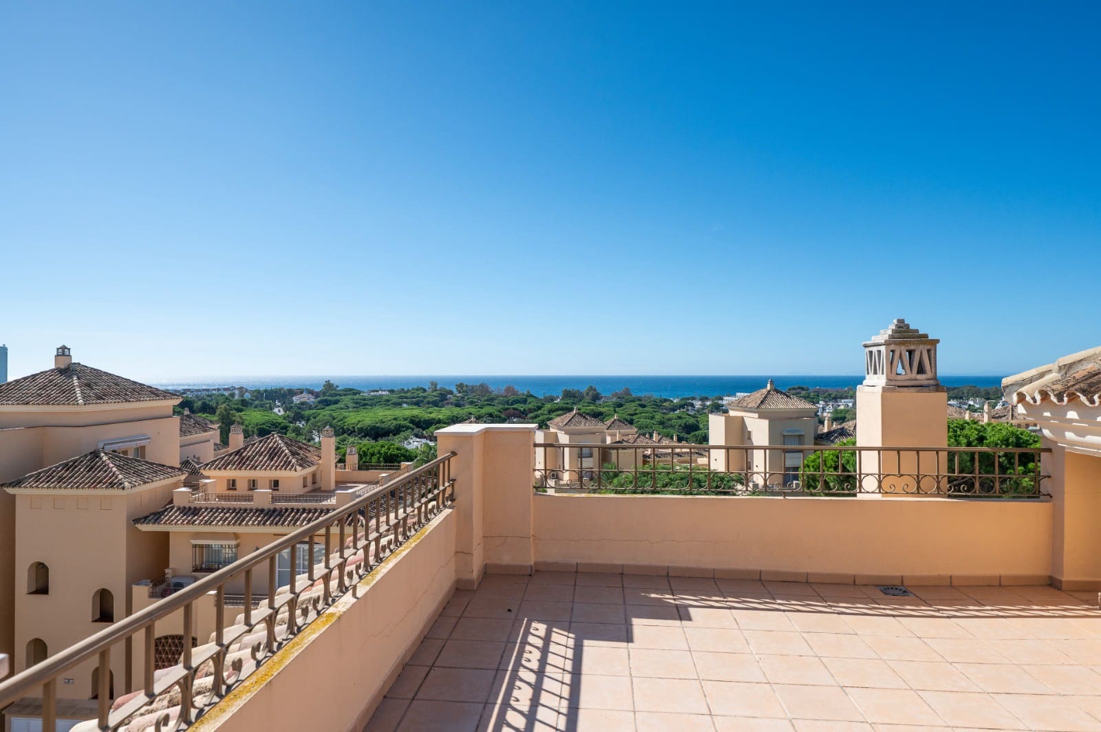 4 chambre Penthouse à vendre à Elviria avec piscine garage - 1 395 000 € (Ref: 10181649)