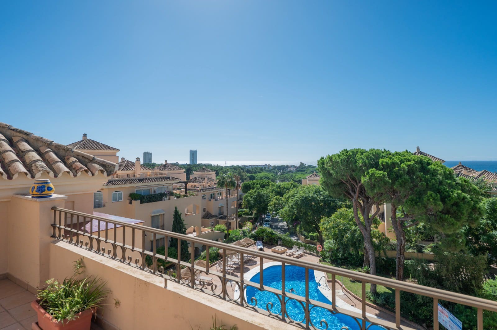 4 chambre Penthouse à vendre à Elviria avec piscine garage - 1 395 000 € (Ref: 10181649)