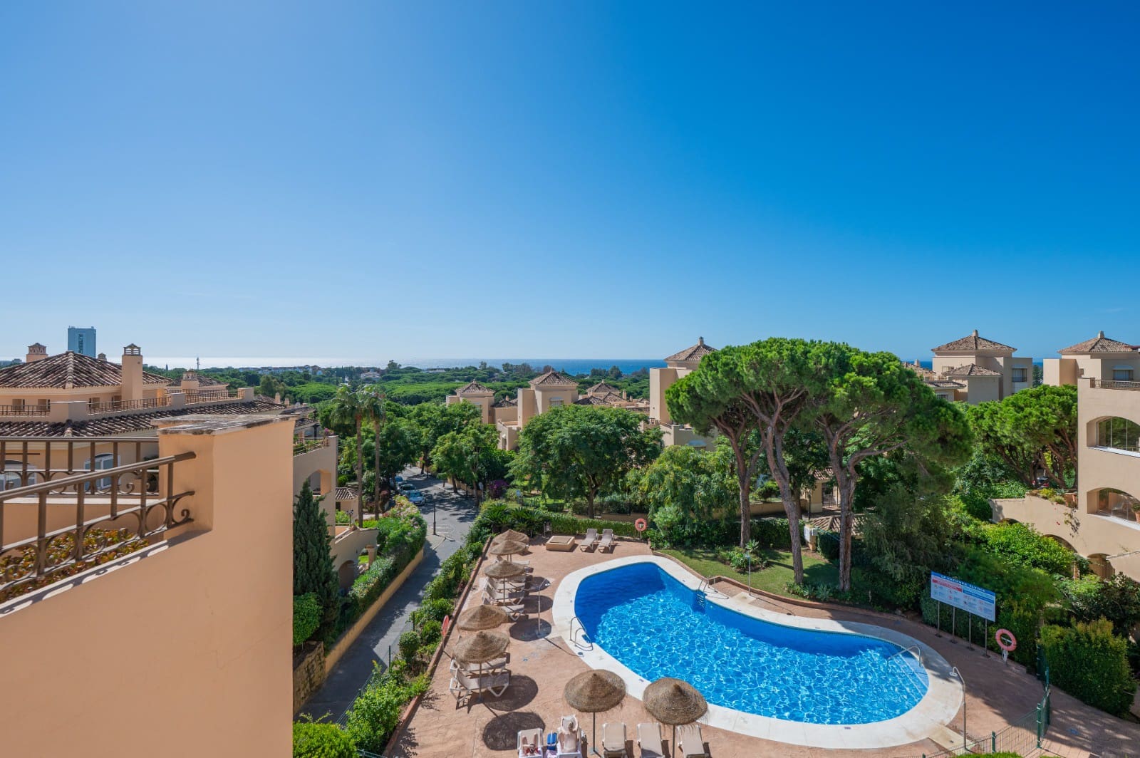 4 chambre Penthouse à vendre à Elviria avec piscine garage - 1 395 000 € (Ref: 10181649)