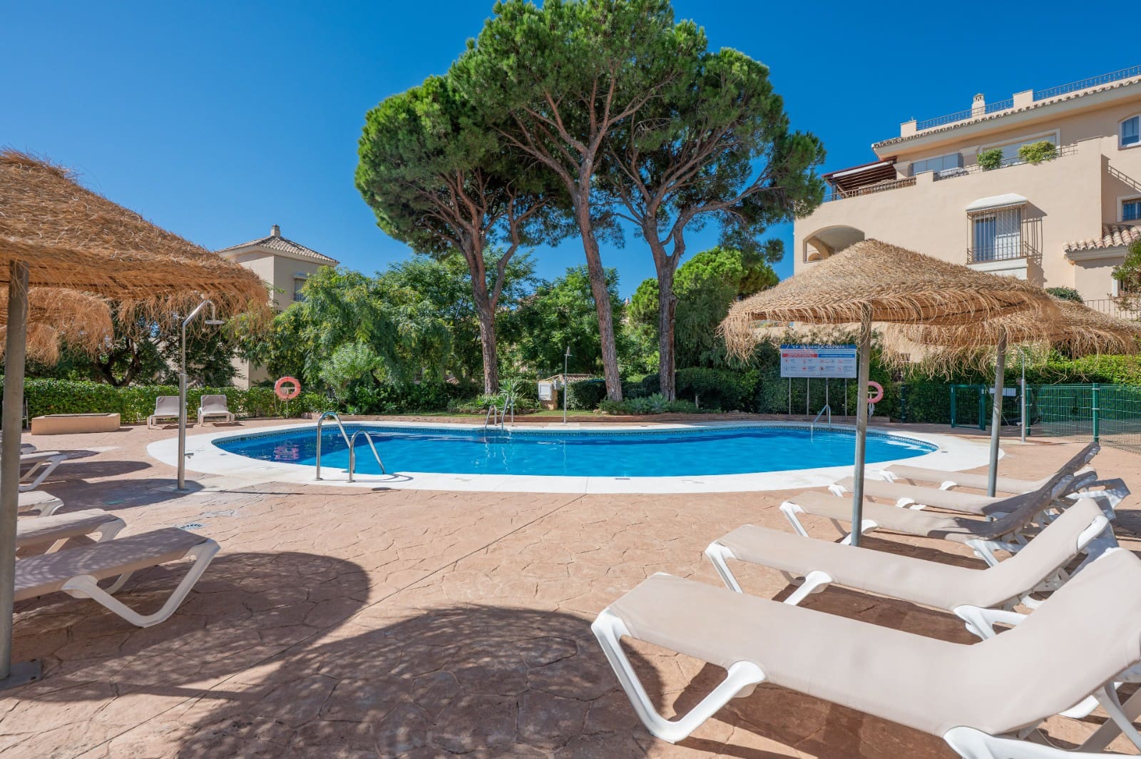 4 chambre Penthouse à vendre à Elviria avec piscine garage - 1 395 000 € (Ref: 10181649)