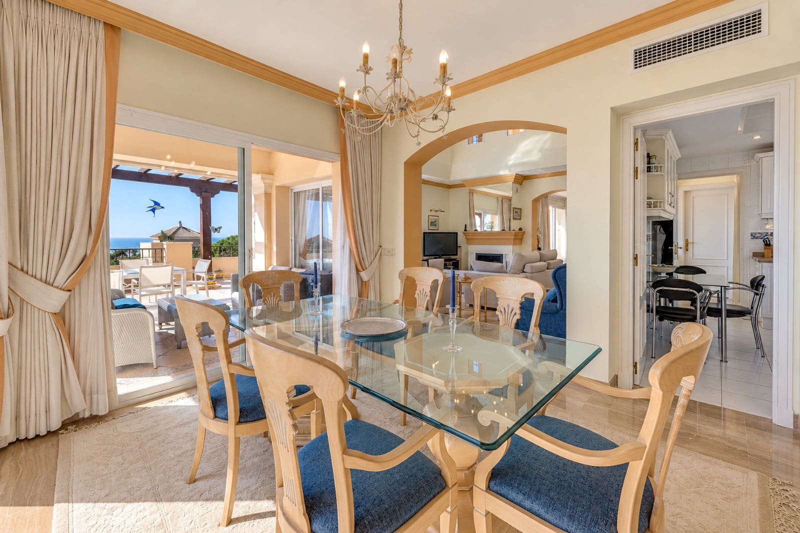 4 chambre Penthouse à vendre à Elviria avec piscine garage - 1 395 000 € (Ref: 10181649)