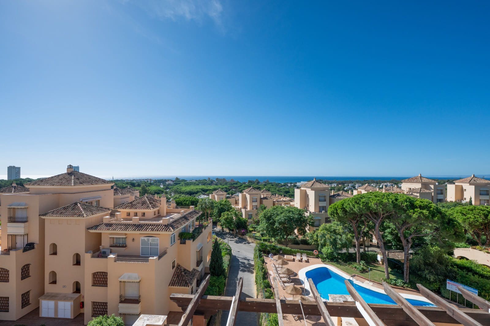 4 chambre Penthouse à vendre à Elviria avec piscine garage - 1 395 000 € (Ref: 10181649)