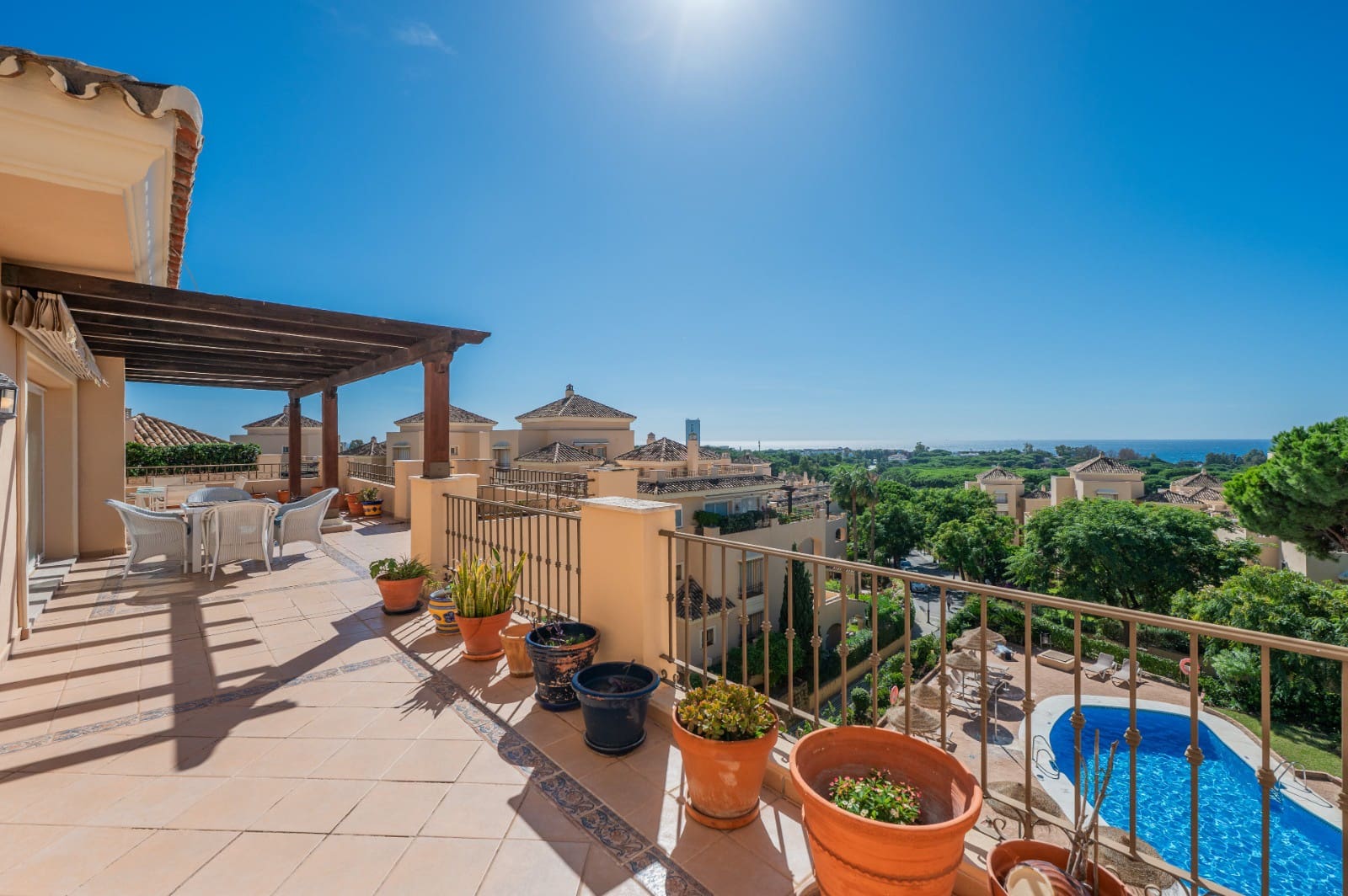 4 chambre Penthouse à vendre à Elviria avec piscine garage - 1 395 000 € (Ref: 10181649)