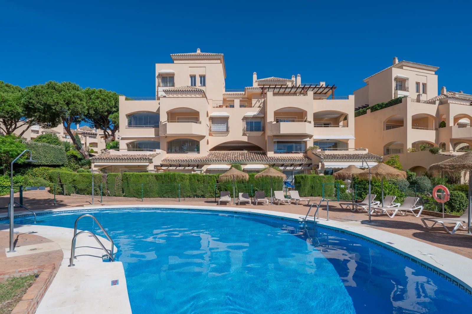 4 chambre Penthouse à vendre à Elviria avec piscine garage - 1 395 000 € (Ref: 10181649)