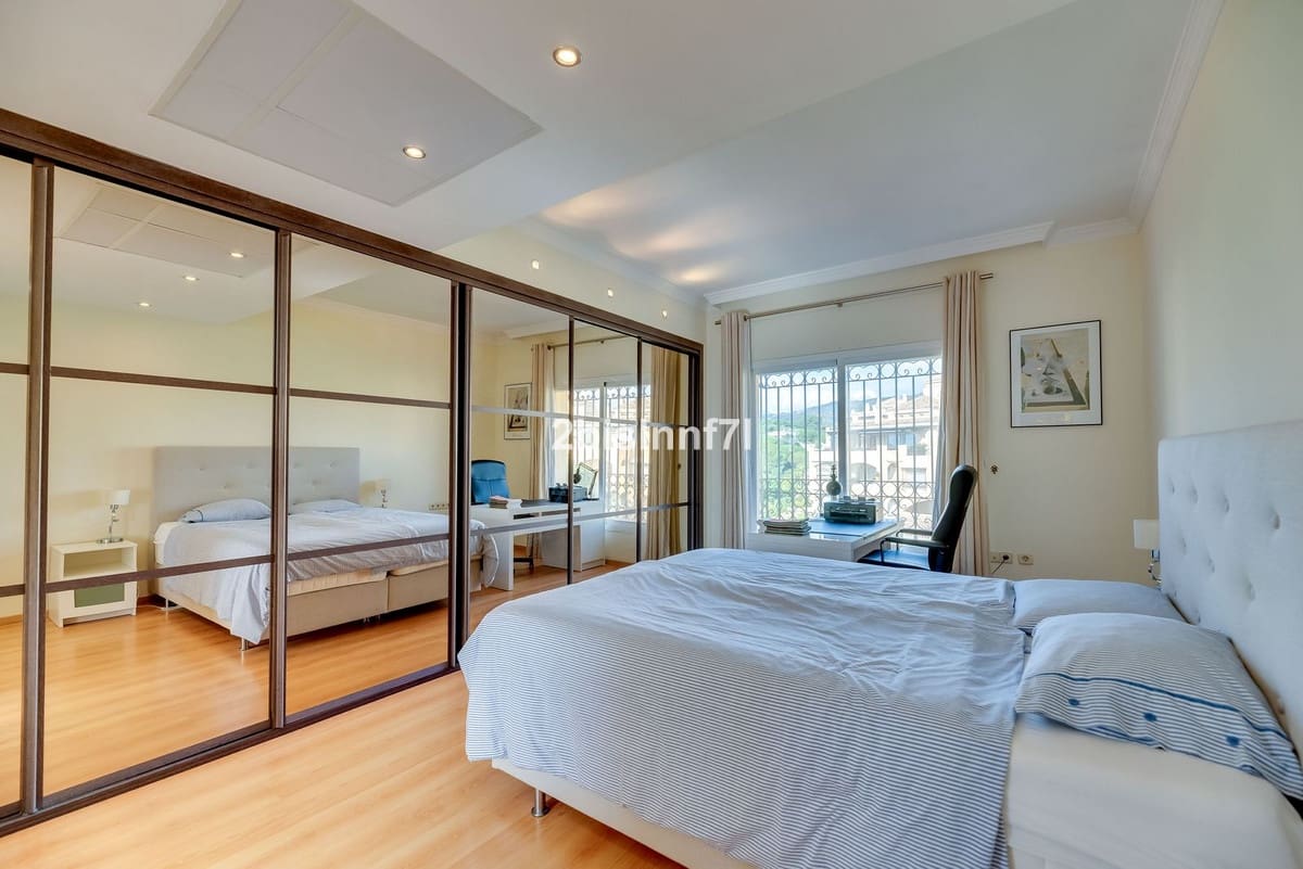 4 sovrum Takvåning till salu i Elviria med pool garage - 1 530 000 € (Ref: 7210790)