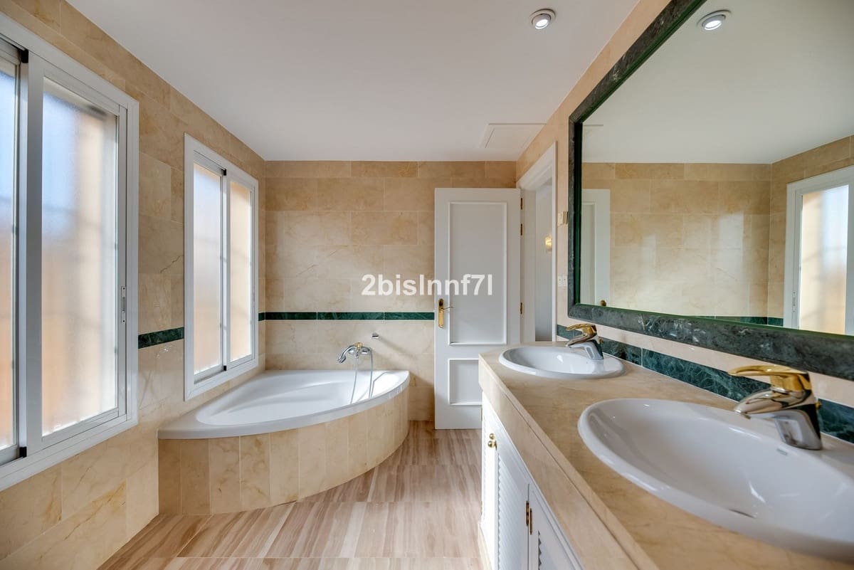 4 sovrum Takvåning till salu i Elviria med pool garage - 1 530 000 € (Ref: 7210790)