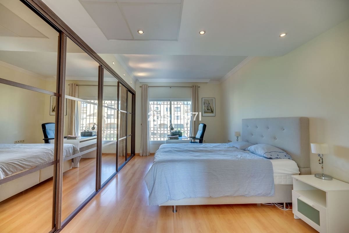 4 sovrum Takvåning till salu i Elviria med pool garage - 1 530 000 € (Ref: 7210790)