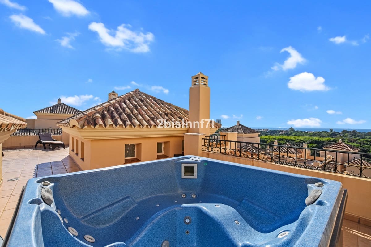 4 sovrum Takvåning till salu i Elviria med pool garage - 1 530 000 € (Ref: 7210790)