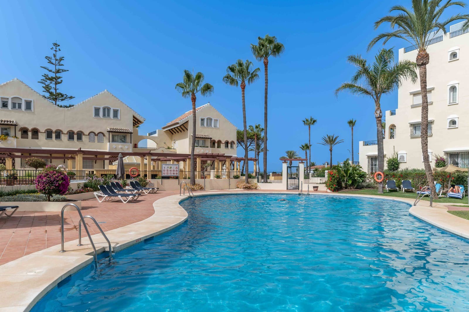 3 bedroom Apartment for sale in Elviria with garage - € 1,195,000 (Ref: 8441251)