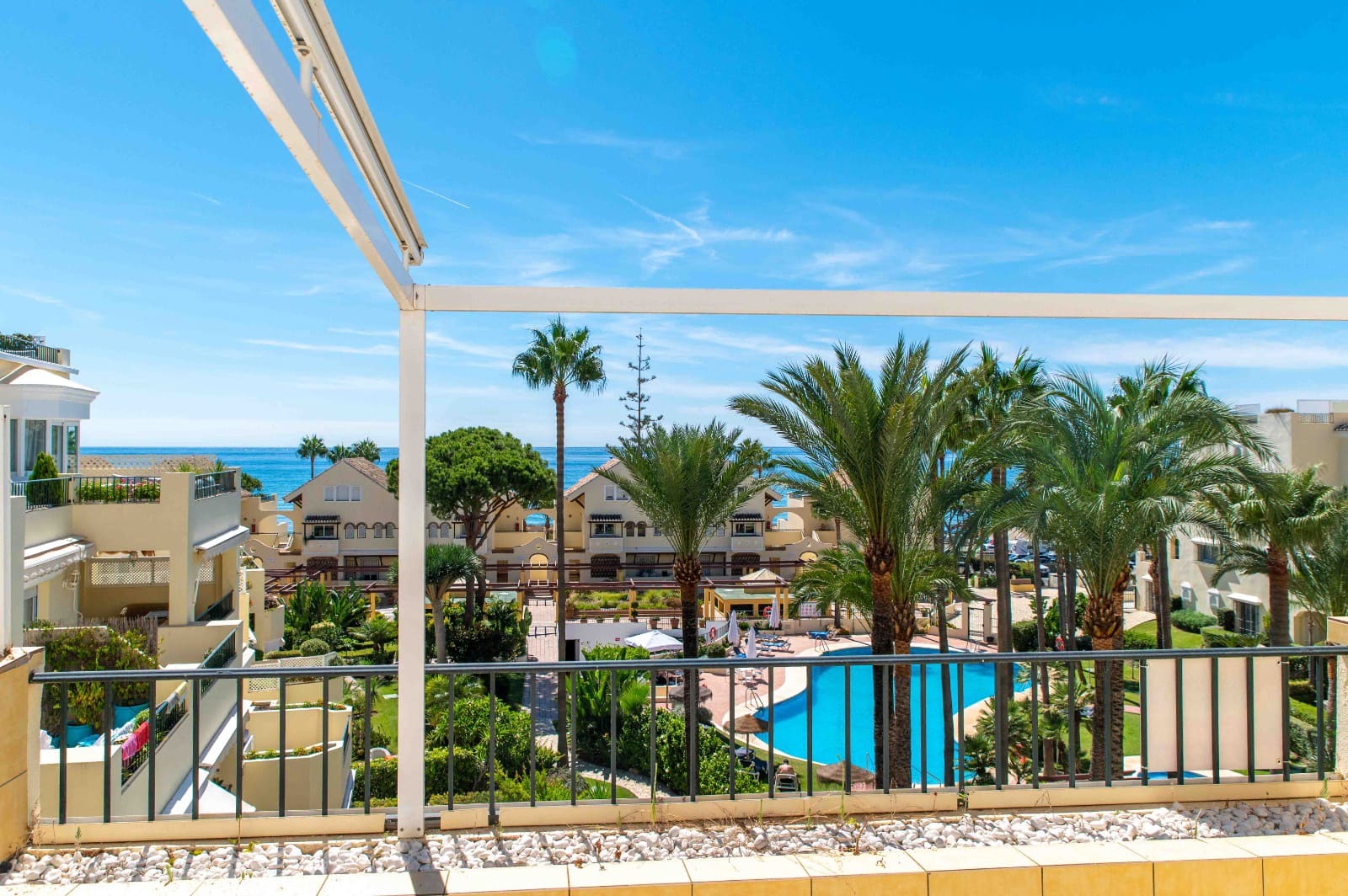 3 bedroom Apartment for sale in Elviria with garage - € 1,195,000 (Ref: 8441251)