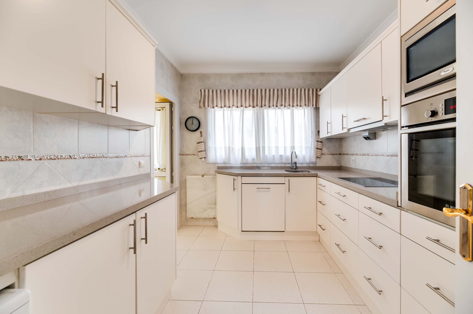 3 bedroom Apartment for sale in Elviria with garage - € 1,195,000 (Ref: 8441251)