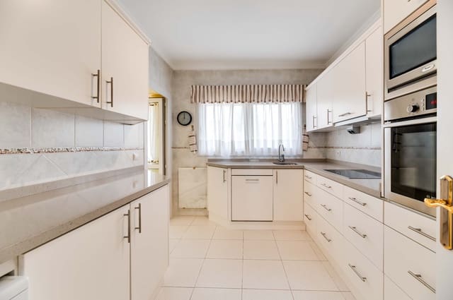 3 bedroom Apartment for sale in Elviria, Marbella with garage - € 1,195,000 (Ref: 8441251)